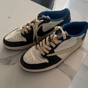 Classic Black and White Men's Sneakers